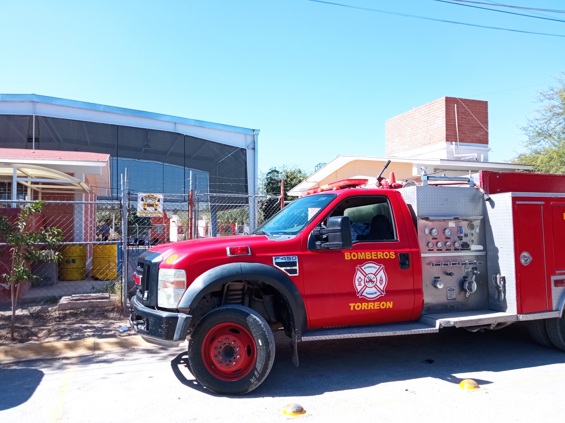 Abejas atacan a ocho niños en un kínder del fraccionamiento Ana en Torreón