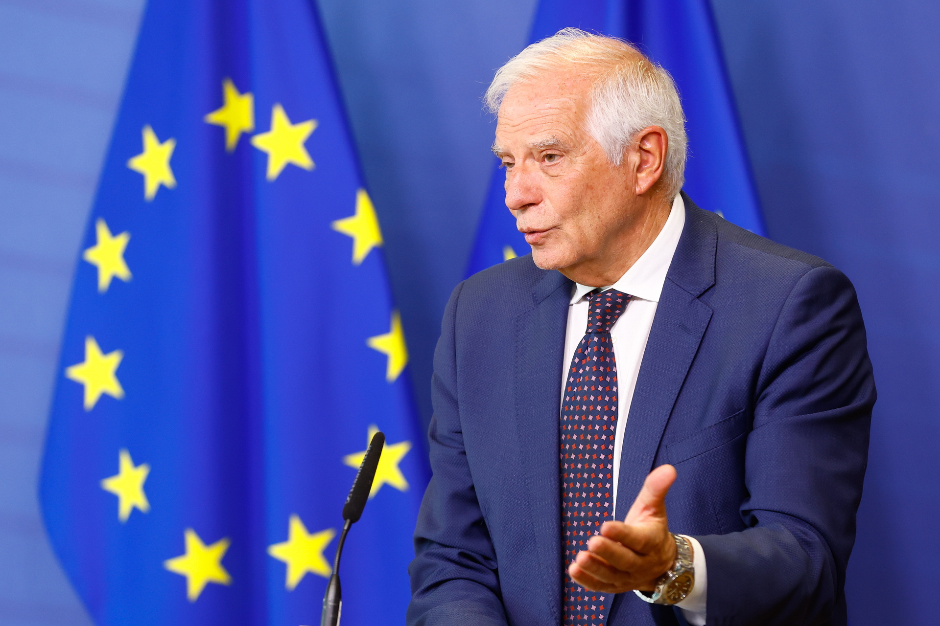 Josep Borrell llama por mantener apoyos hacia Ucrania y sanciones contra Rusia