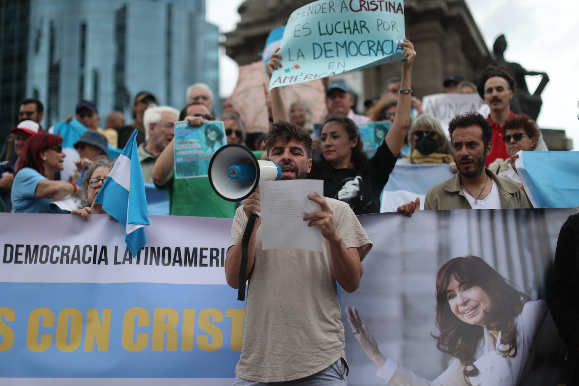Atentado contra Cristina Fernández, en el eje de la política argentina un mes después