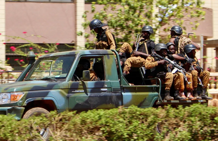 Francia rechaza estar protegiendo a autoridades depuestas en Burkina Faso