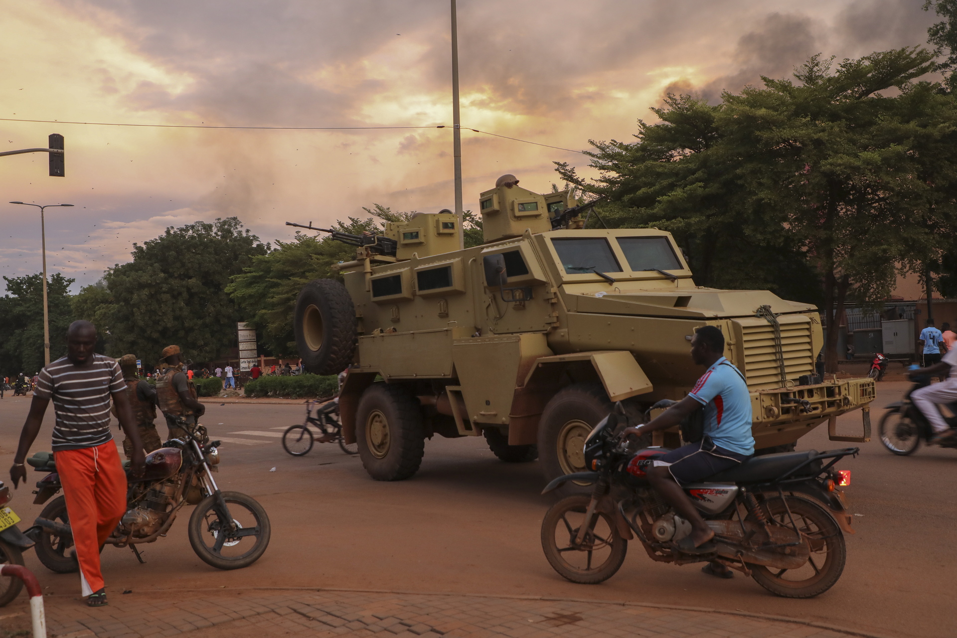 Golpistas de Burkina Faso anuncian la reapertura de las fronteras aéreas