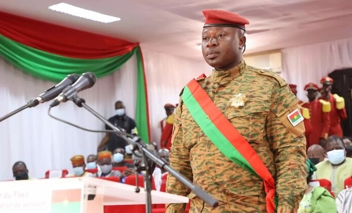 Renuncia el líder derrocado por golpe de Estado en Burkina Faso