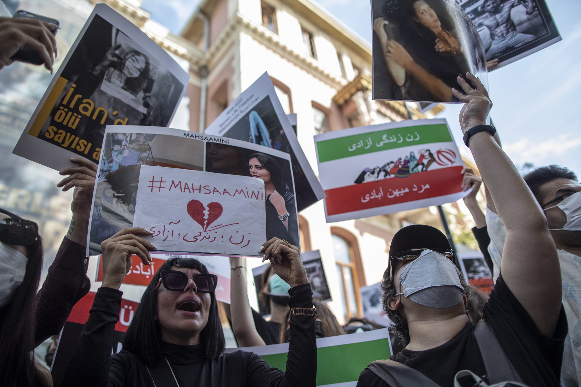 Universidades de Teherán se blindan de antidisturbios ante las protestas