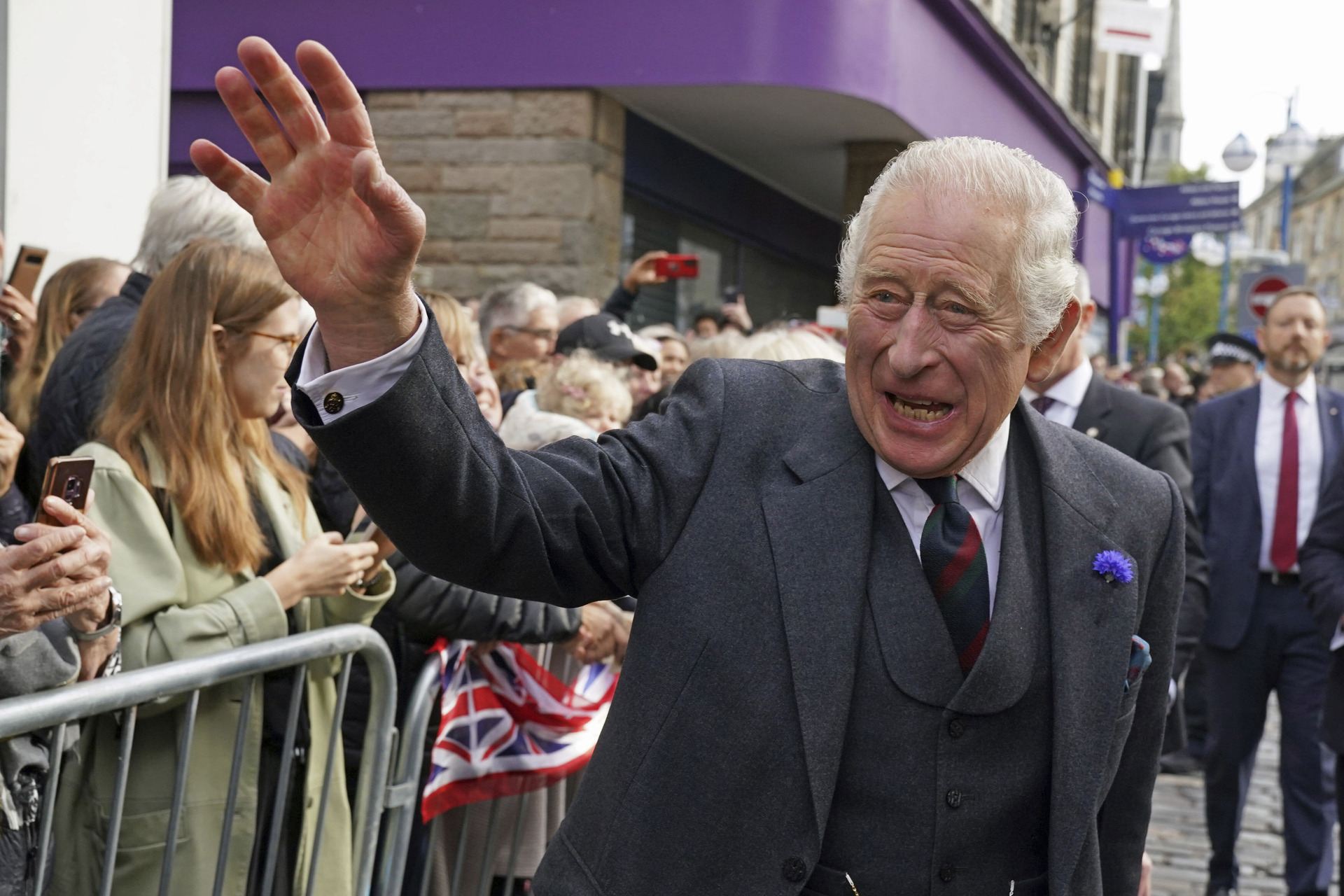 Rey Carlos III hace su primera aparición en público desde el funeral de la reina