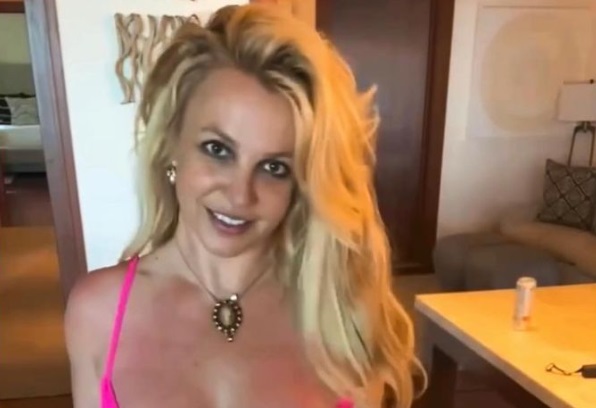 Britney Spears desafía a la censura con foto sin ropa