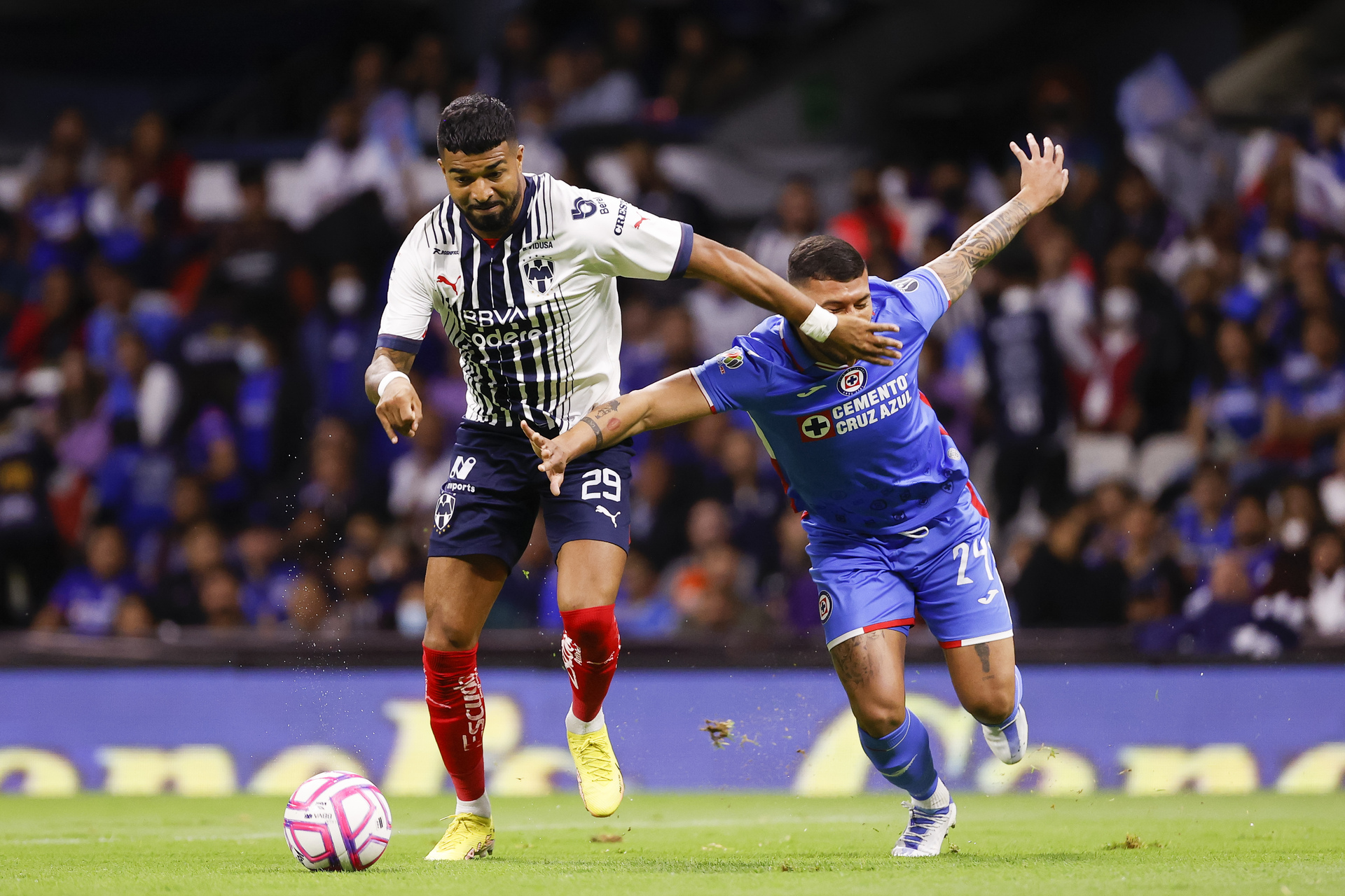 Cruz Azul y Rayados firman un cero a cero en el estadio Azteca