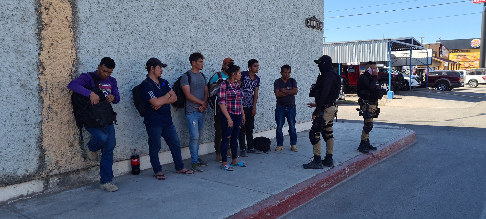 Elementos de la PCC en Piedras Negras retienen a siete migrantes de Honduras