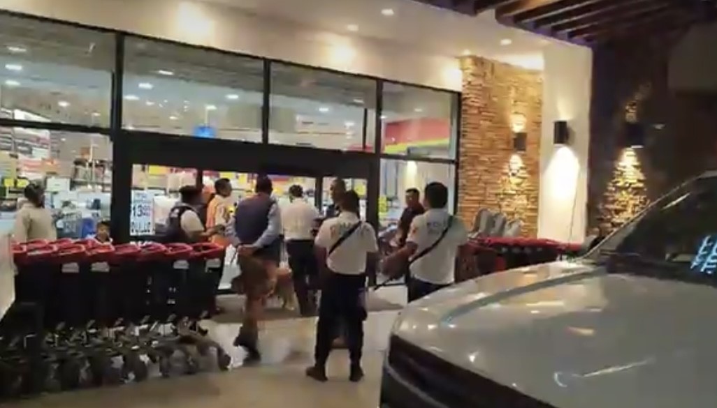 Más de cien mil pesos se lleva ladrón tras asalto a banco en Parras de la Fuente