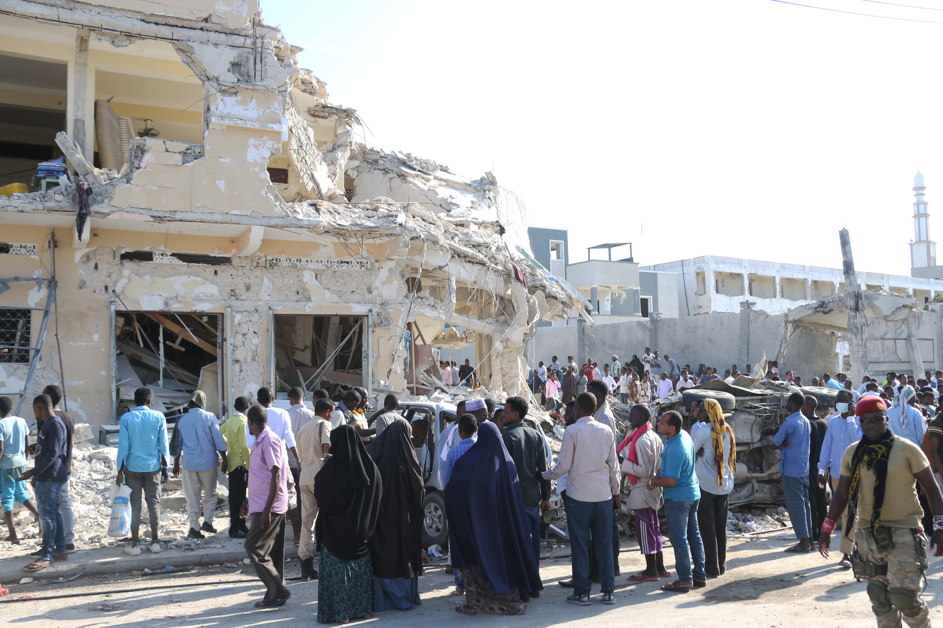 Aumenta a 100 la cifra de muertos tras explosiones de coches bomba en Somalia
