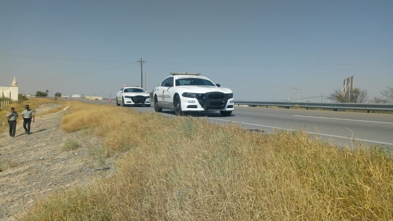 Conductor se salva de volcar en Parras de la Fuente