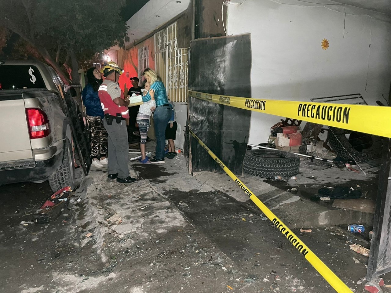 Explosión de vivienda por fuga de gas deja dos lesionados en Saltillo