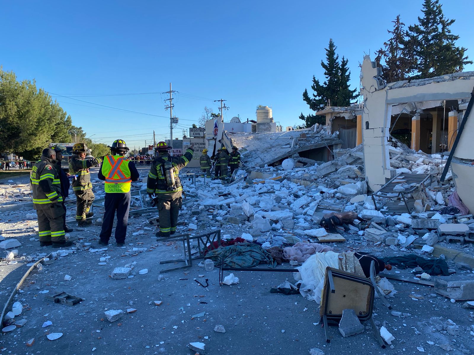 Fuerte explosión al sur de Saltillo destruye locales y deja a dos heridos