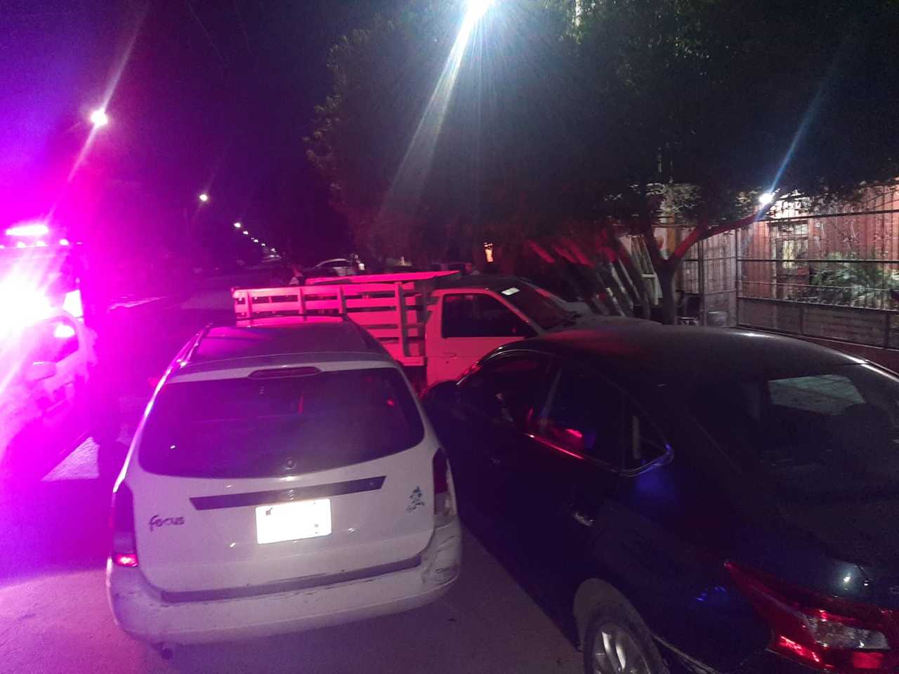 Sujeto choca contra autos estacionados en Gómez Palacio