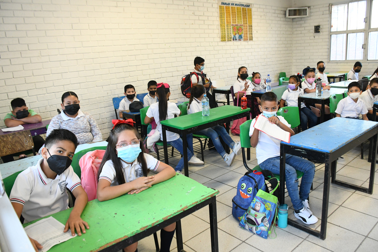 Coahuila mantiene uso de cubrebocas en escuelas