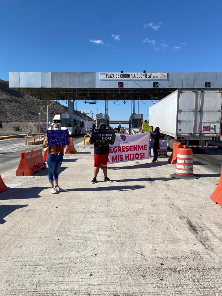 Toman caseta de autopista a Saltillo y liberan el cobro en protesta por caso de violencia