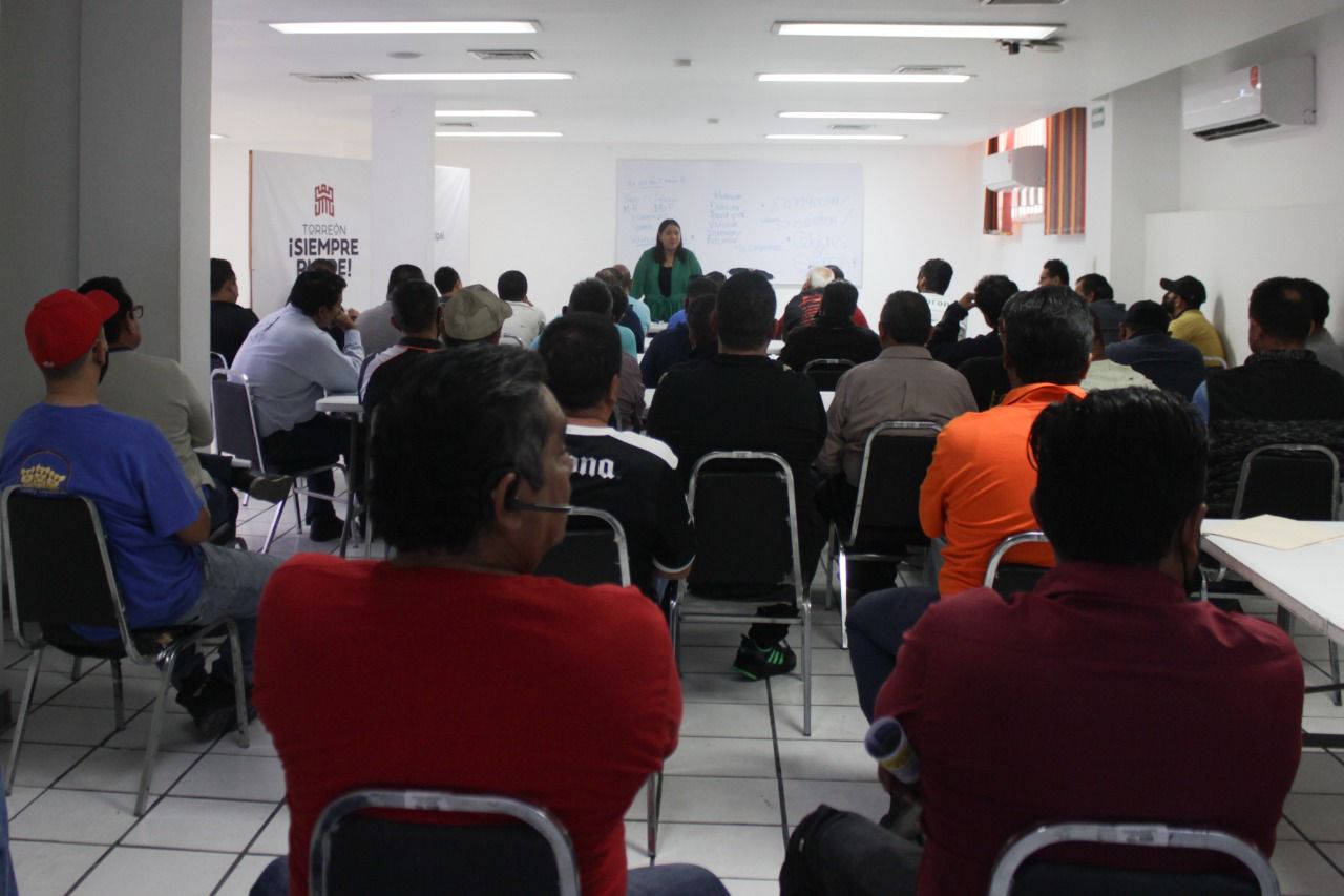 IMM capacita a choferes del transporte público en Torreón sobre violencia de género