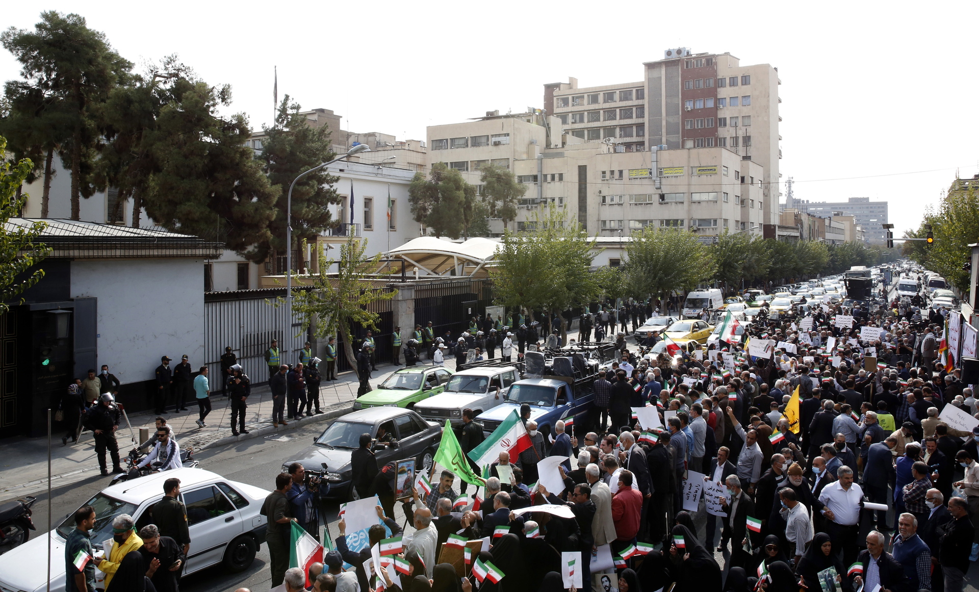 Irán acusa a otras 440 personas por participar en protestas