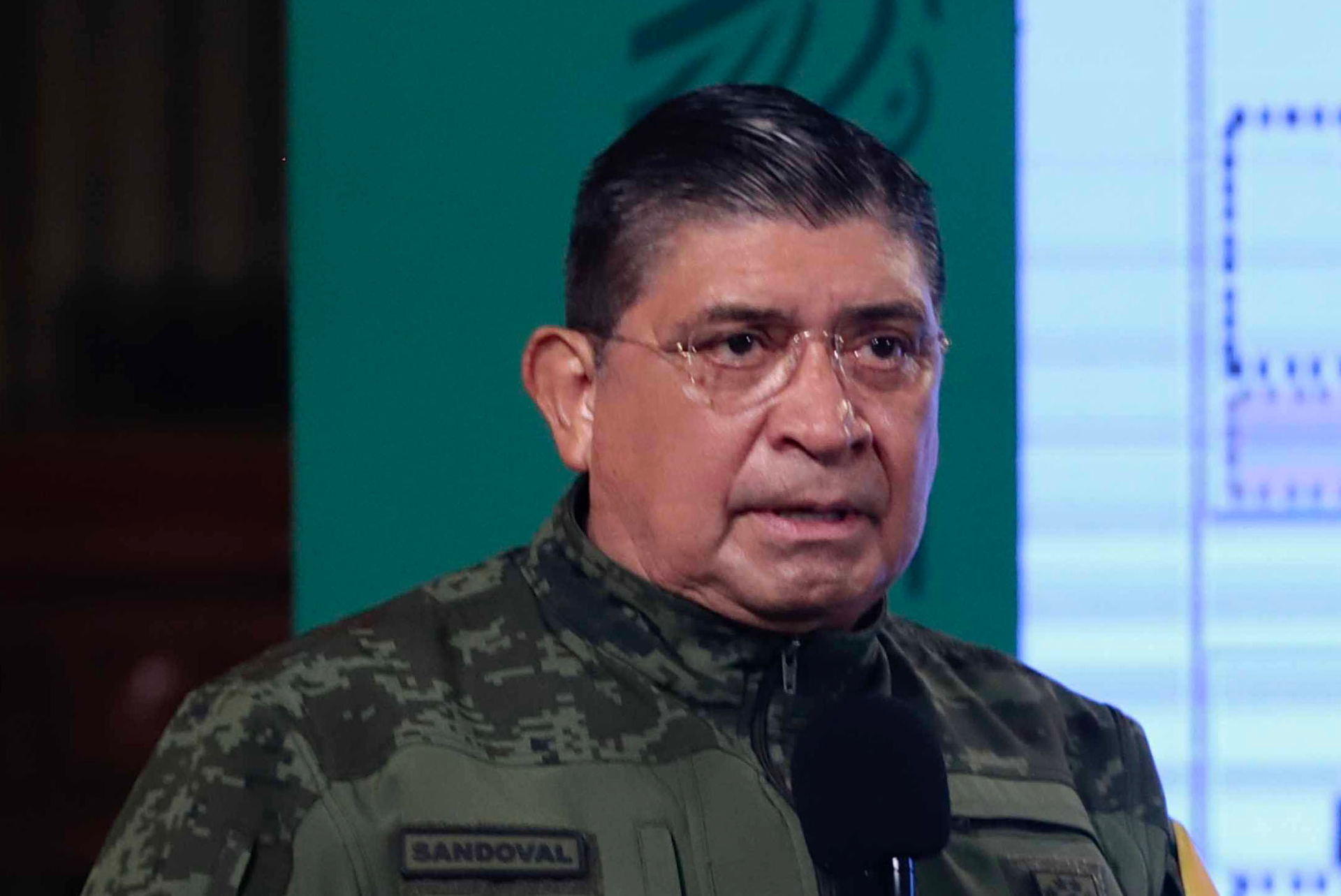 Cuestionan a Luis Cresencio Sandoval por masacre en Allende