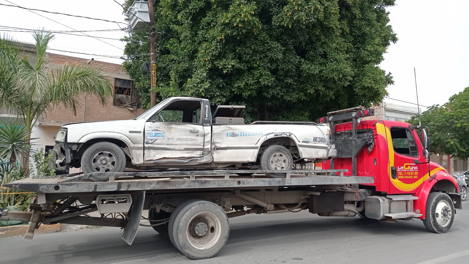 Conductor se pasa semáforo en rojo y choca en Torreón