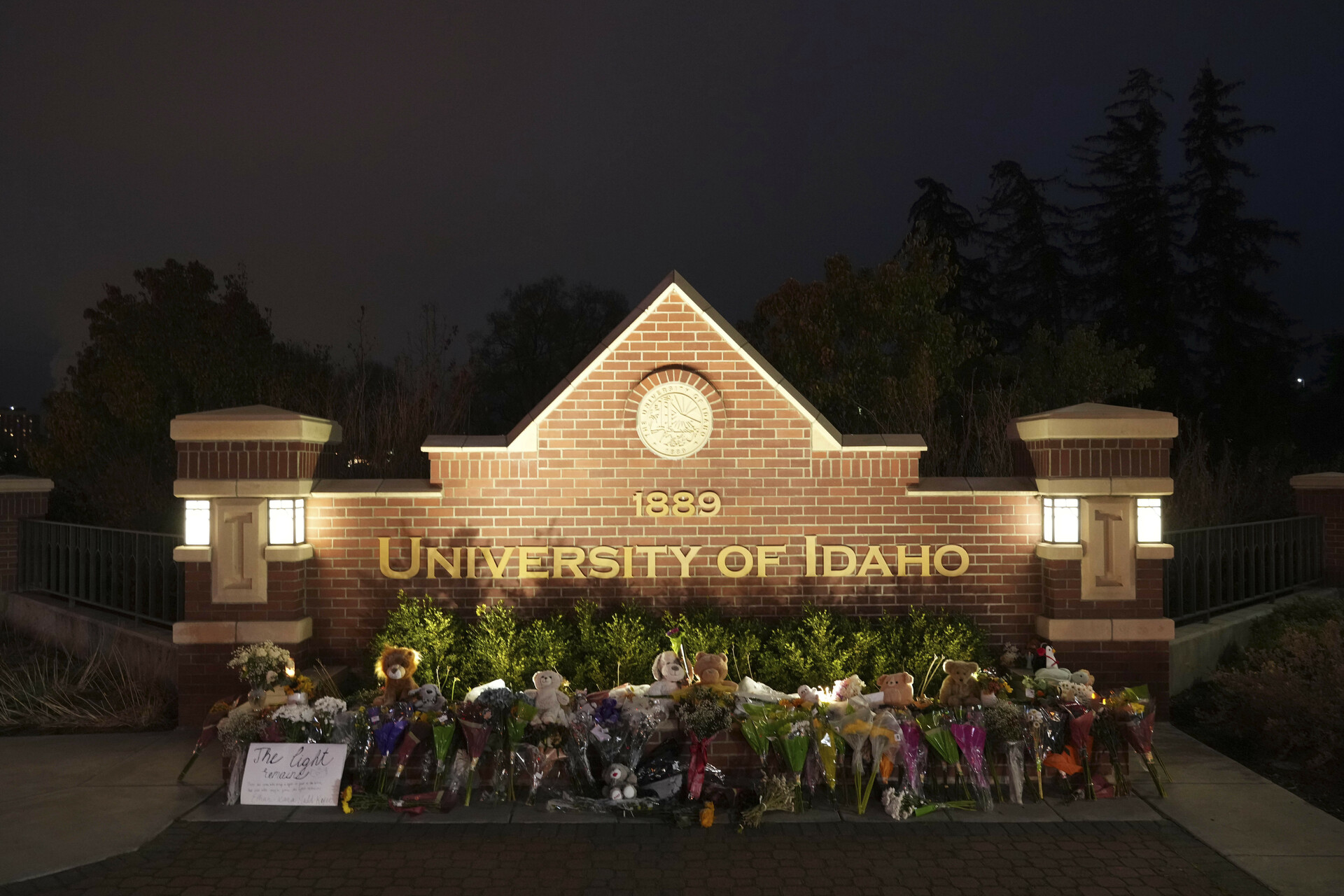 Hallan muertos a cuatro estudiantes de Universidad de Idaho