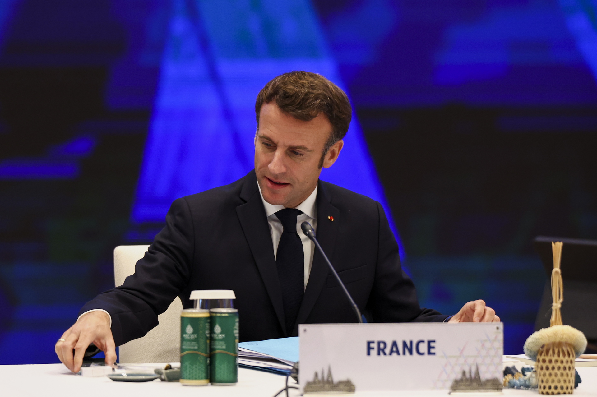 Emmanuel Macron, entre los más de 30 líderes de países francófonos en el APEC