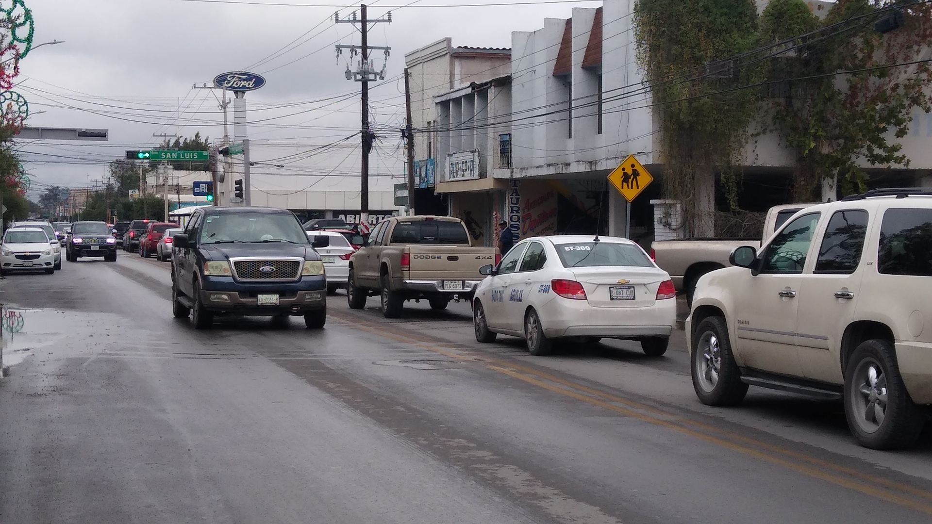 Implementa Piedras Negras operativo vial ante saturación de puentes internacionales