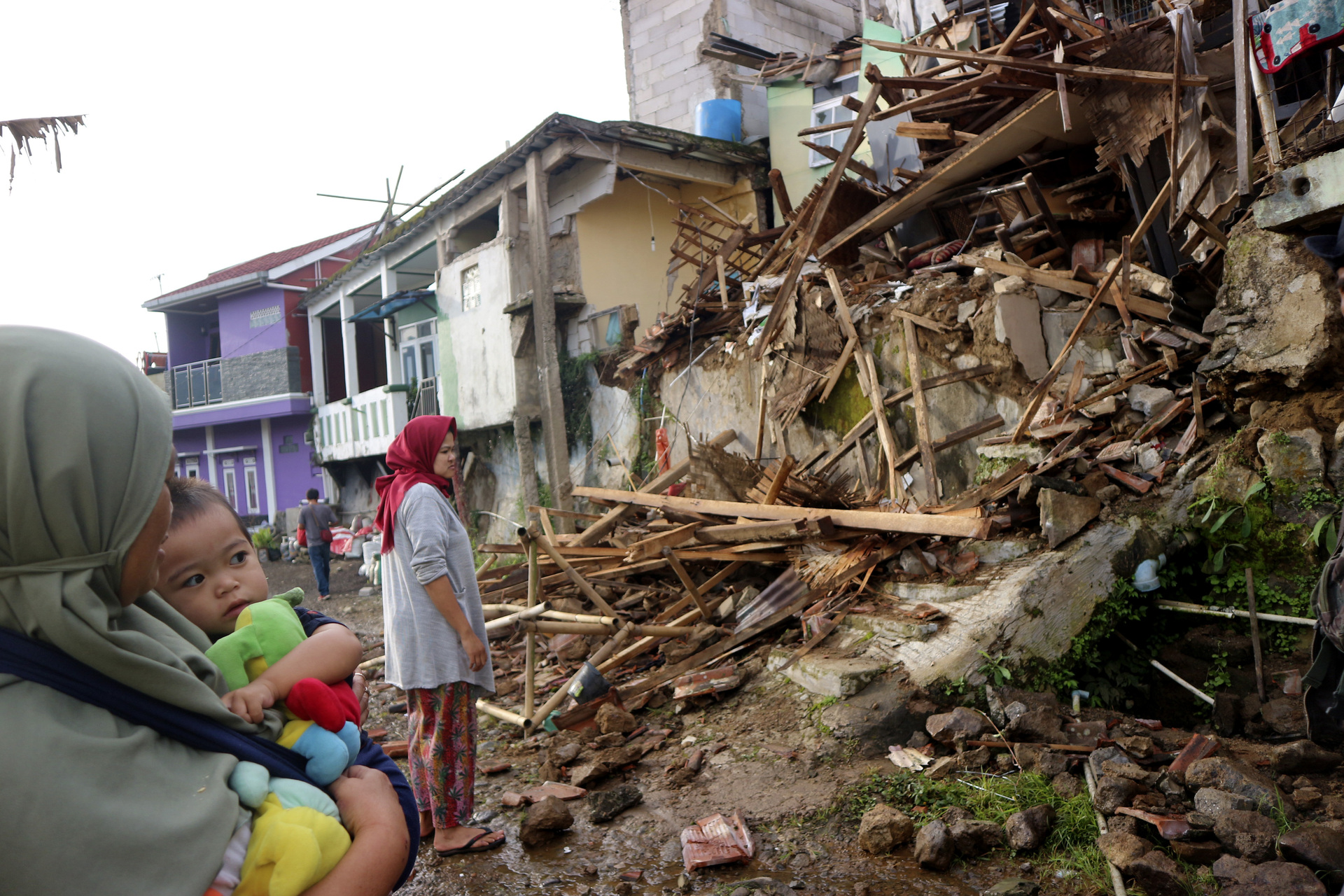 Indonesia reporta la muerte de 268 personas por el terremoto de 5.6 de magnitud