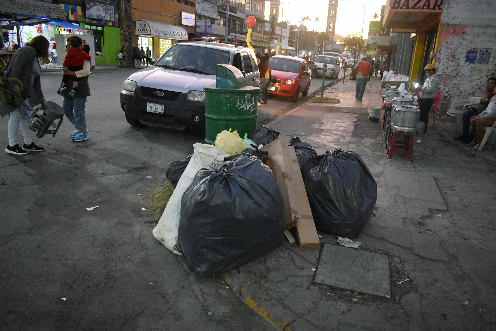 Peregrinaciones dejan cinco toneladas diarias de basura en el Centro Histórico de Torreón