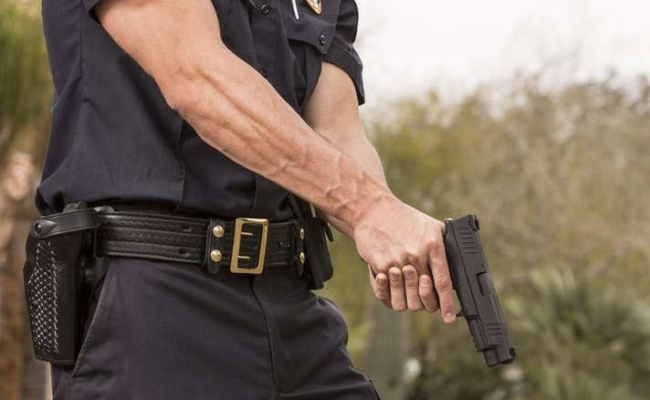Policía de la Guardia Civil acciona por 'error' su arma y mata a uno de sus compañeros
