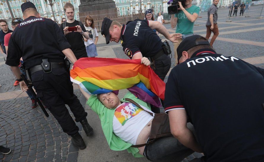 Rusia aprueba ley que prohíbe la propaganda LGBT