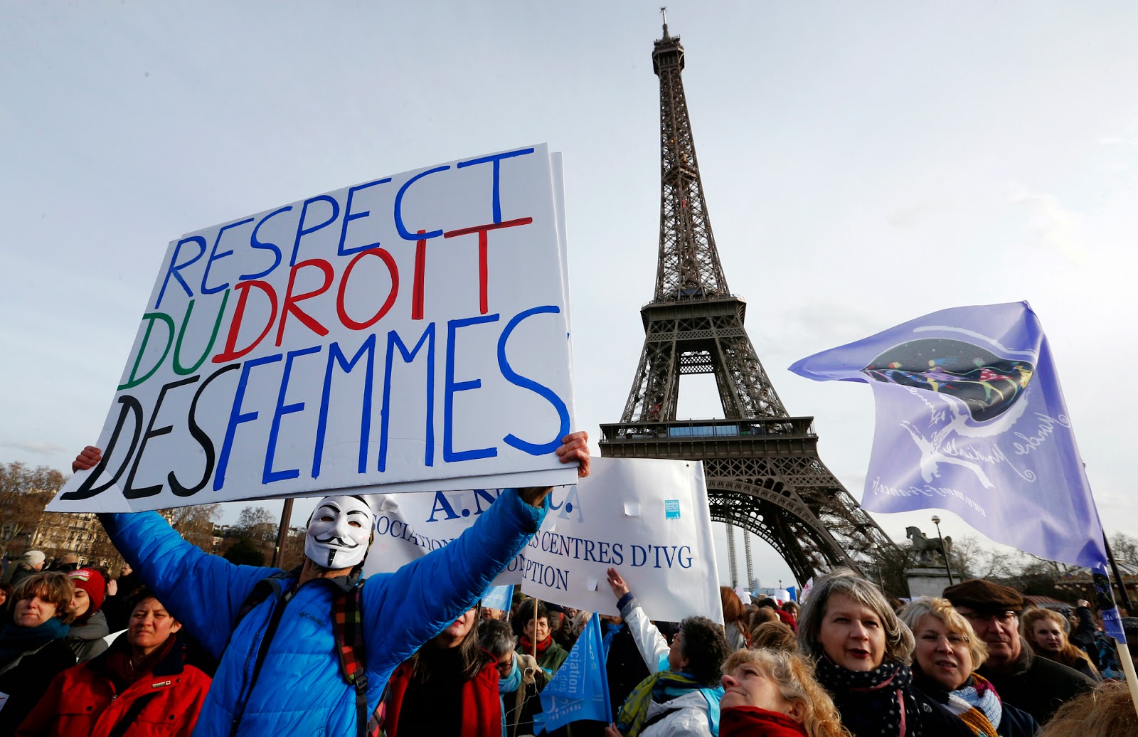 Francia da el primer paso para legalizar el aborto