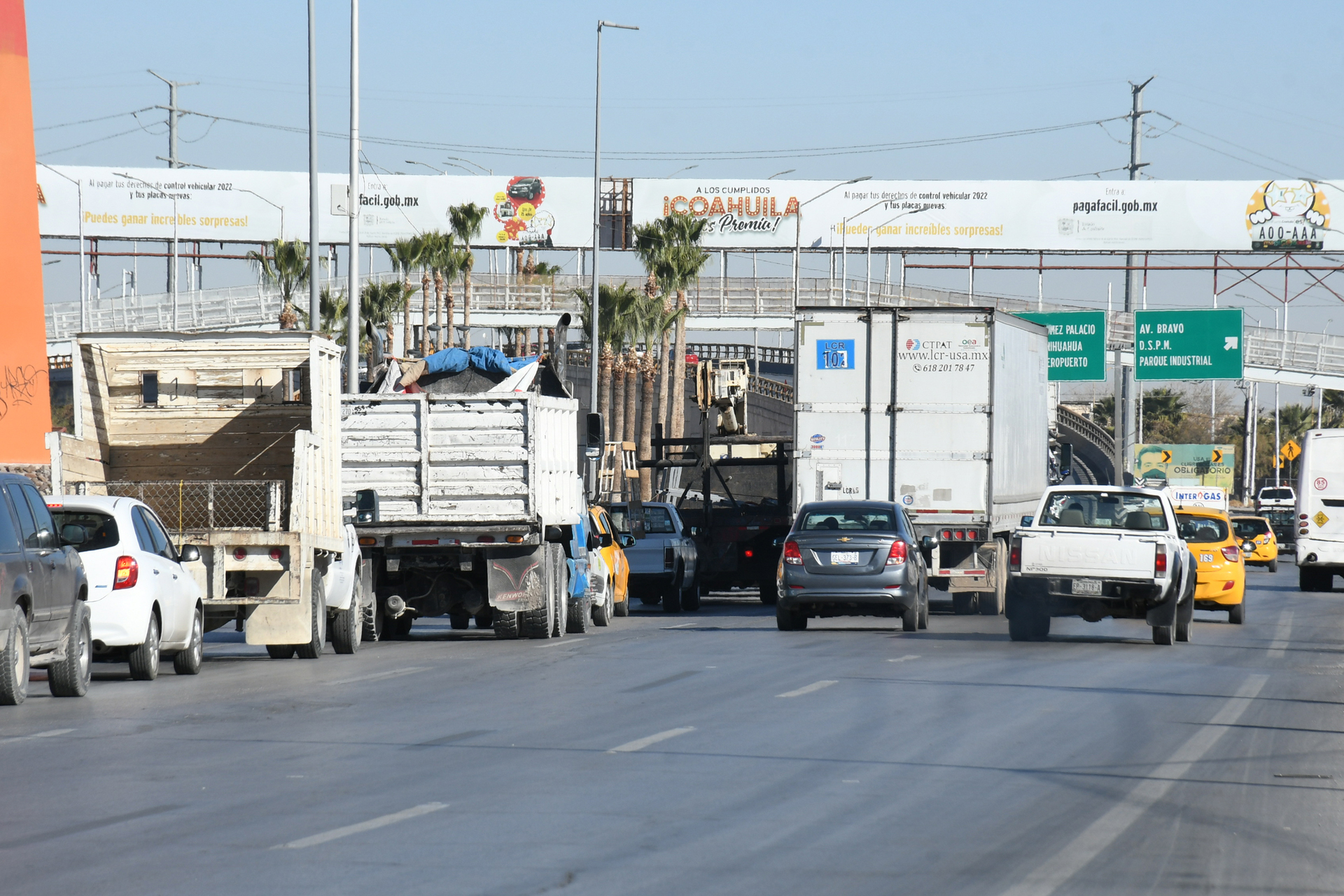 Quieren sacar a camiones pesados del Periférico de Torreón