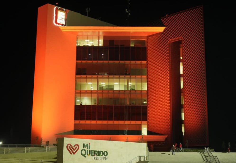 Presidencia de Torreón se pinta de naranja en contra de la violencia de género