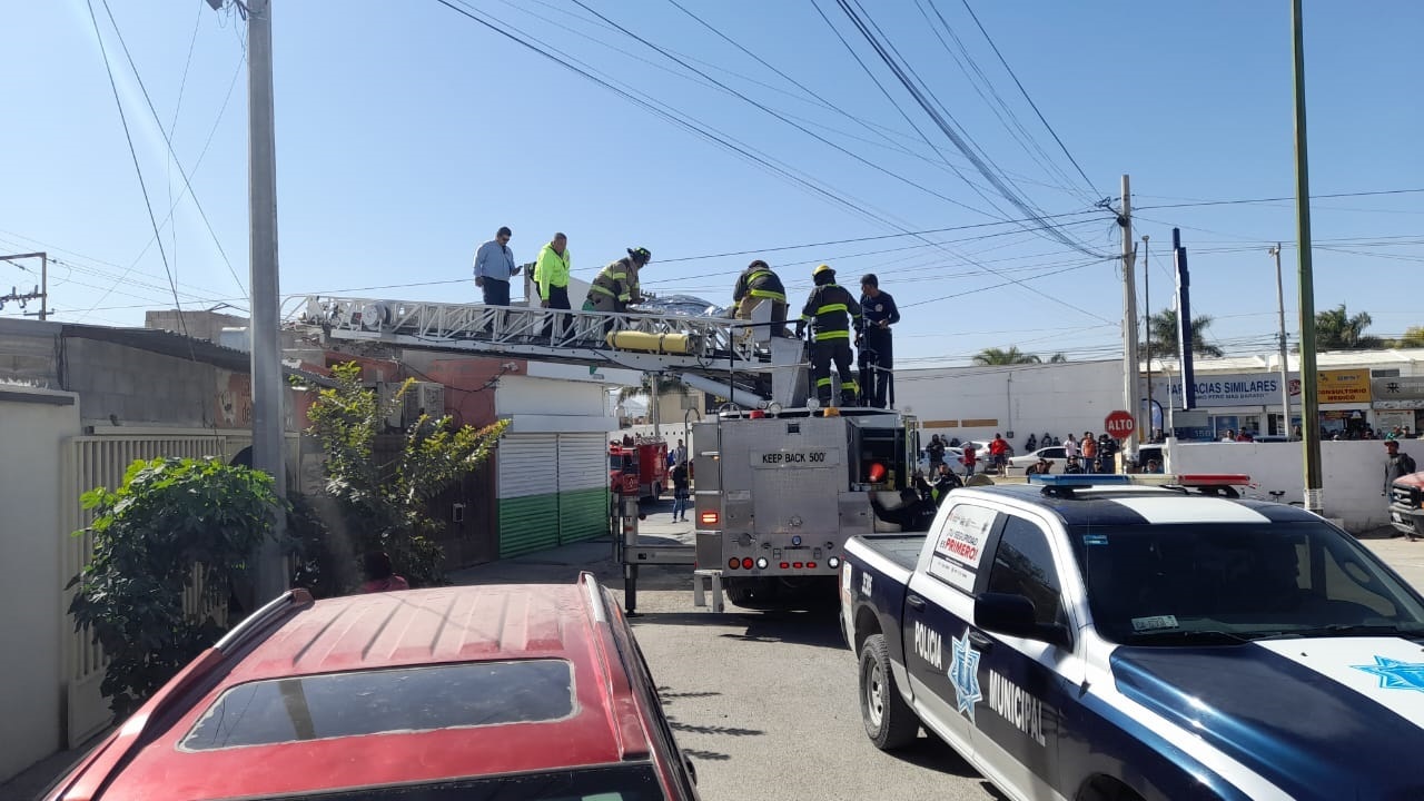 Joven trabajador sufre descarga eléctrica al exterior de local en Torreón