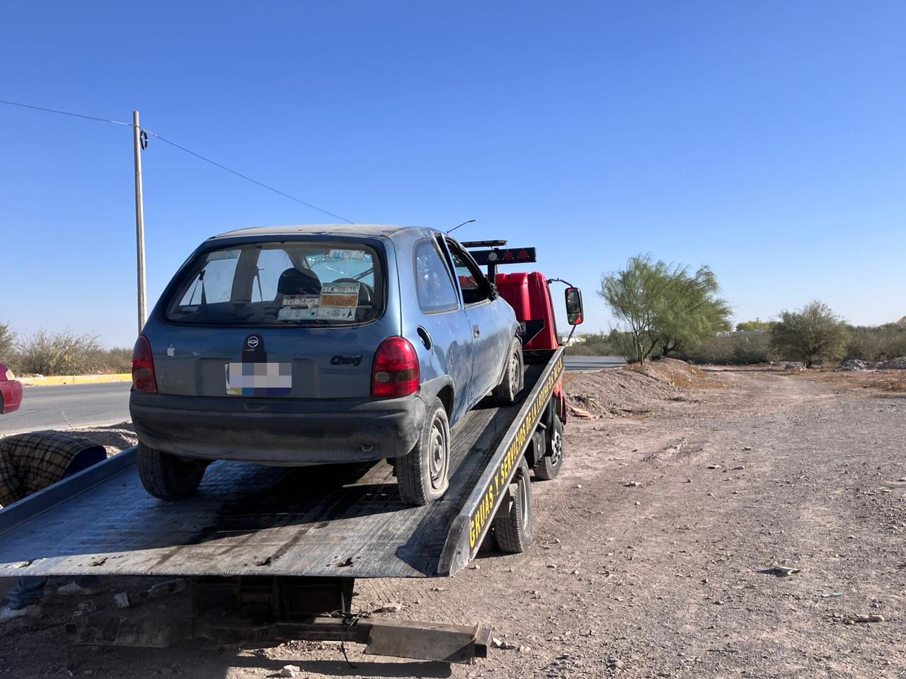 Mujer pierde el control de su vehículo y vuelca en Torreón