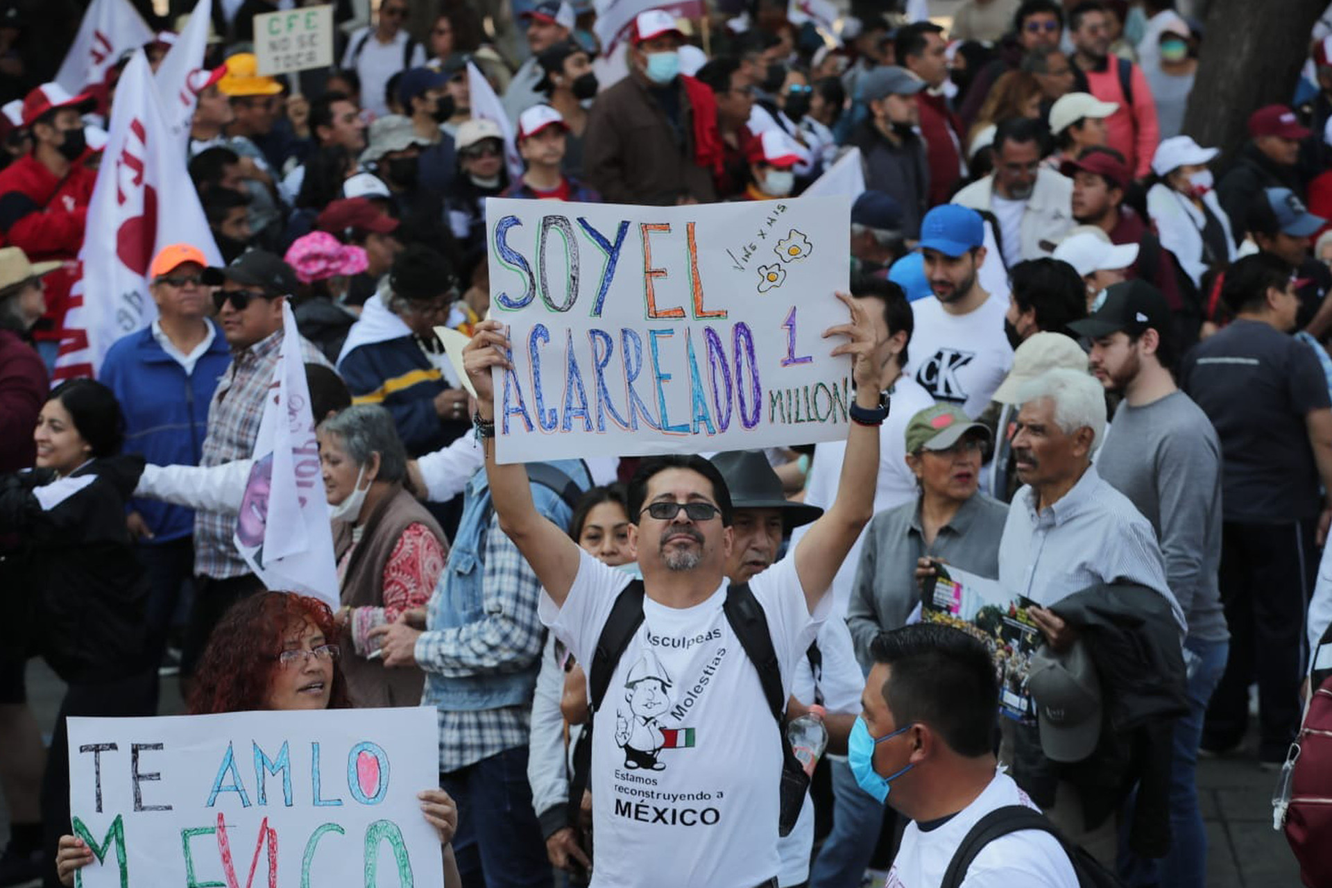 Simpatizantes de López Obrador dicen ser acarreados, 'pero por su conciencia'
