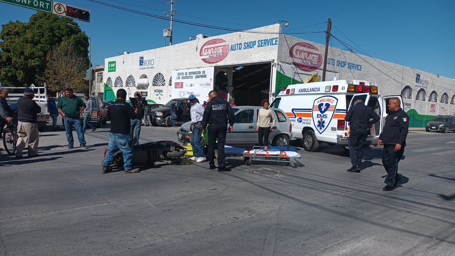 Mujer termina con una pierna fracturada tras accidente en el Centro de Torreón