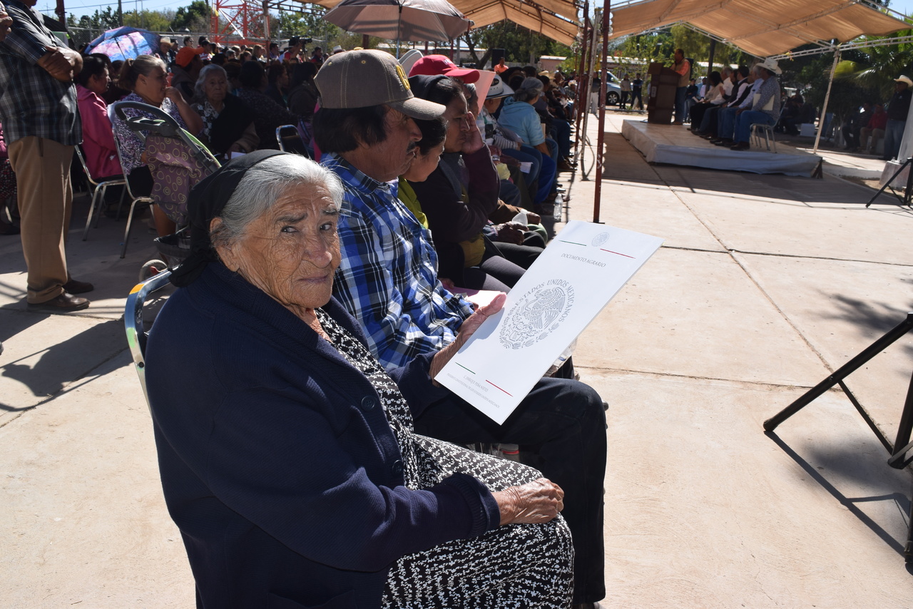 Entregan más de cien escrituras en Matamoros