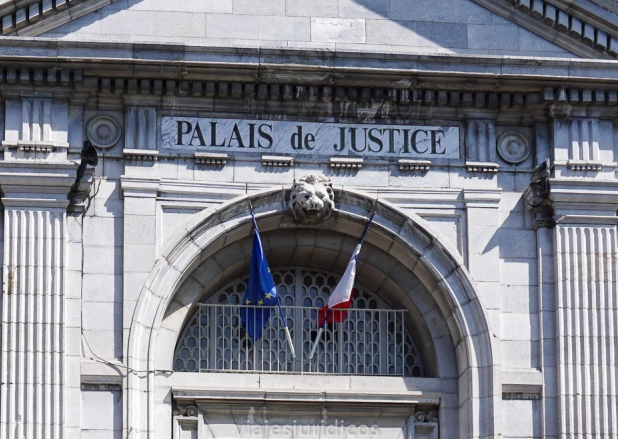 Víctima de agresión sexual prescrita en Francia logra condena contra su agresor