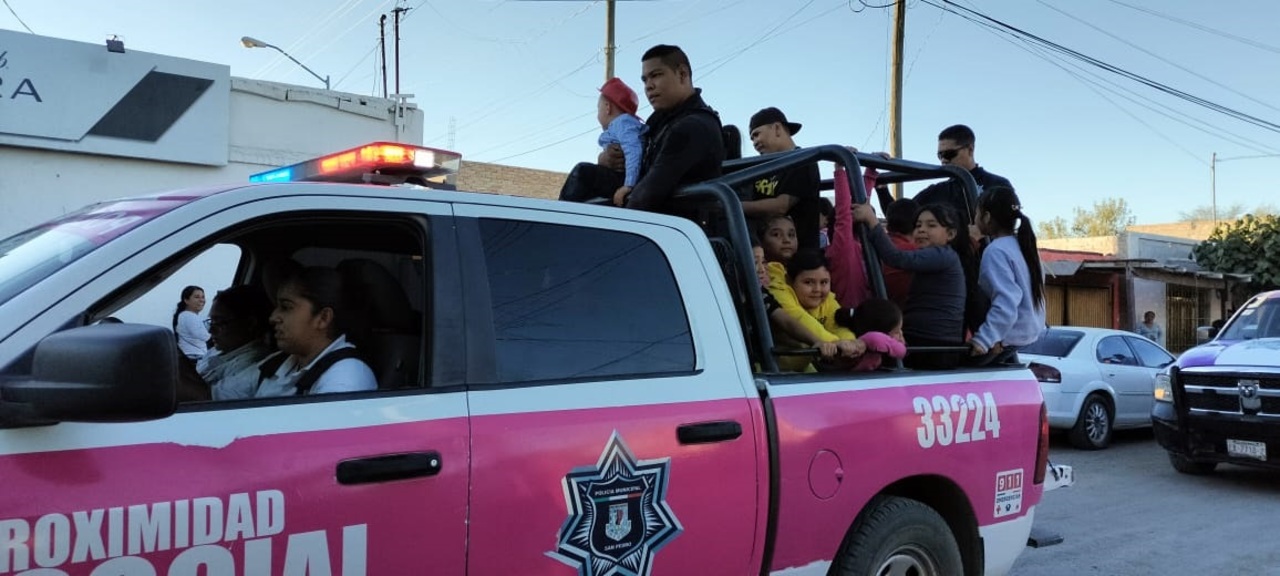 Policías de San Pedro festejan a pequeño por su cumpleaños