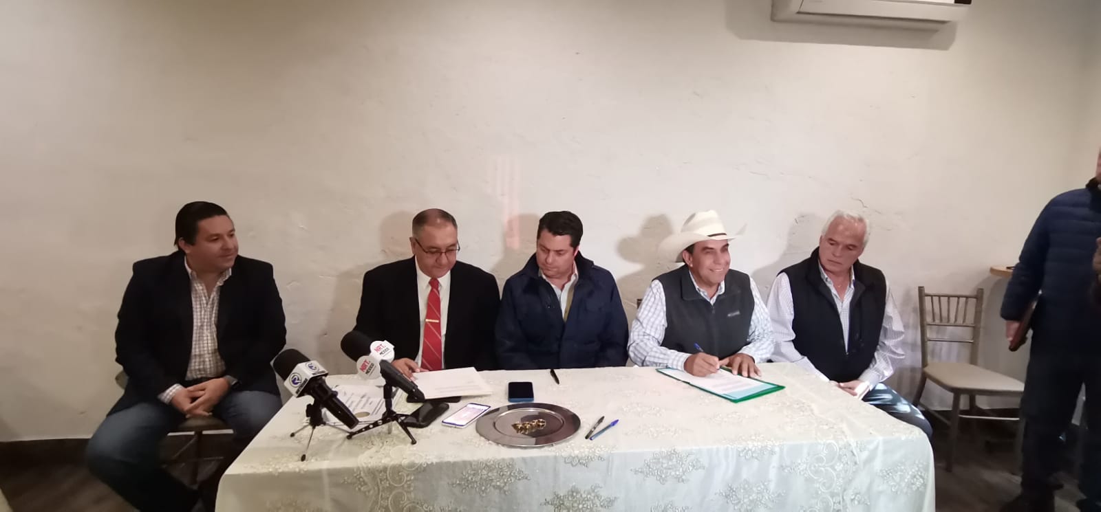 Firman convenio empresarios para asesoría de viviendas en Coahuila