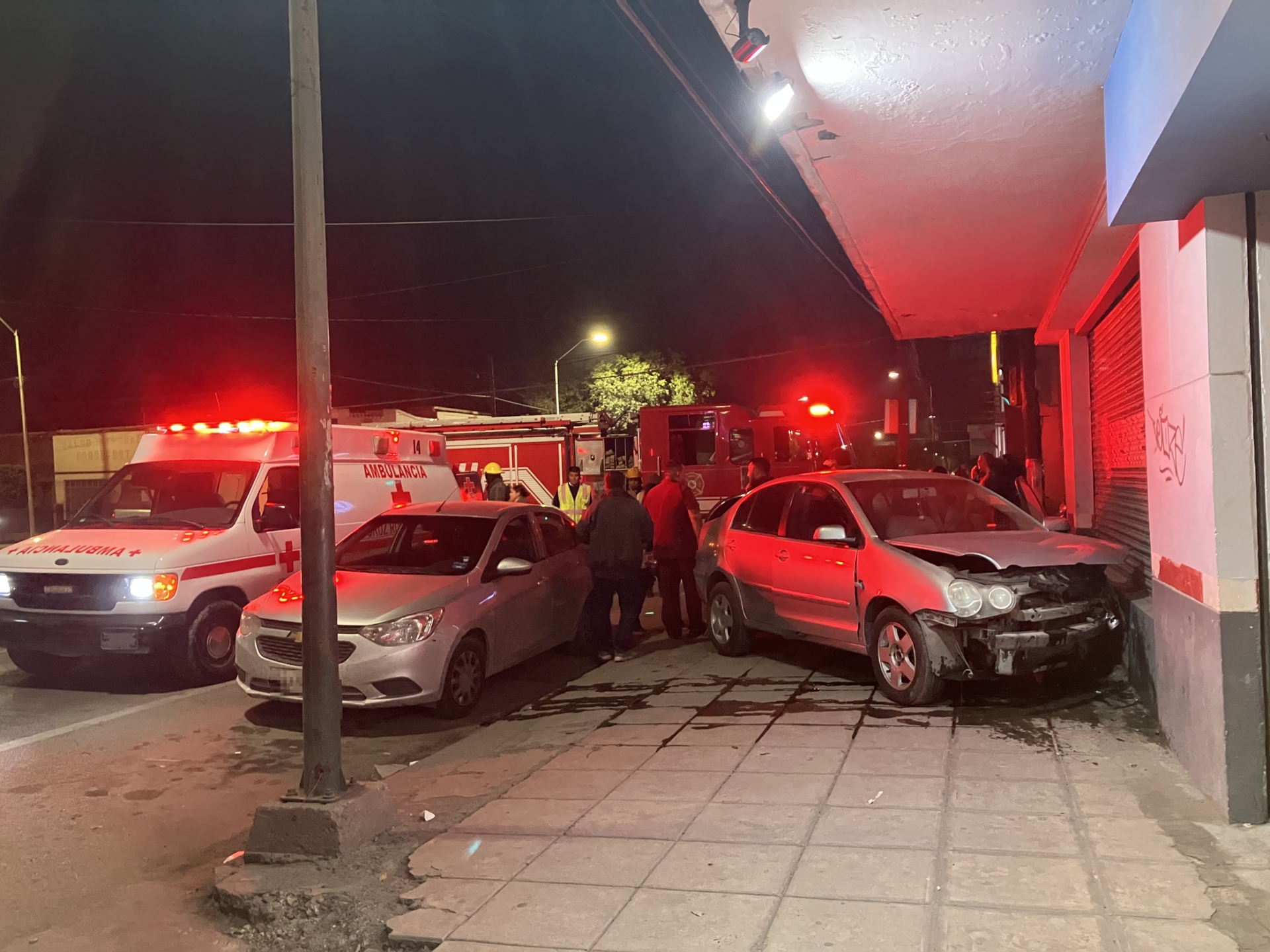 Se pasa semáforo en rojo y provoca accidente en Torreón