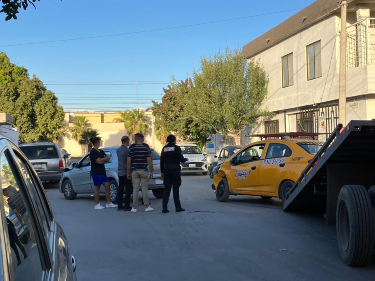 Choca taxi contra una conductora en Torreón