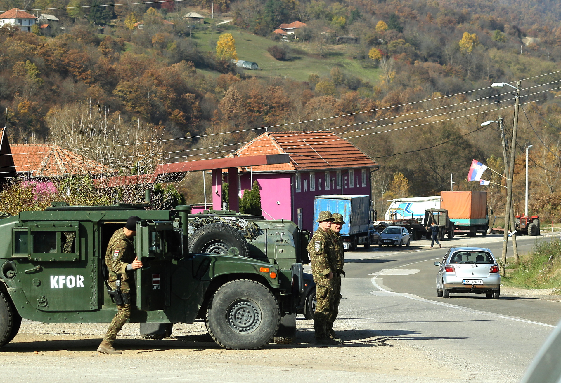 Serbia pide a OTAN permiso para estacionar tropas en Kosovo