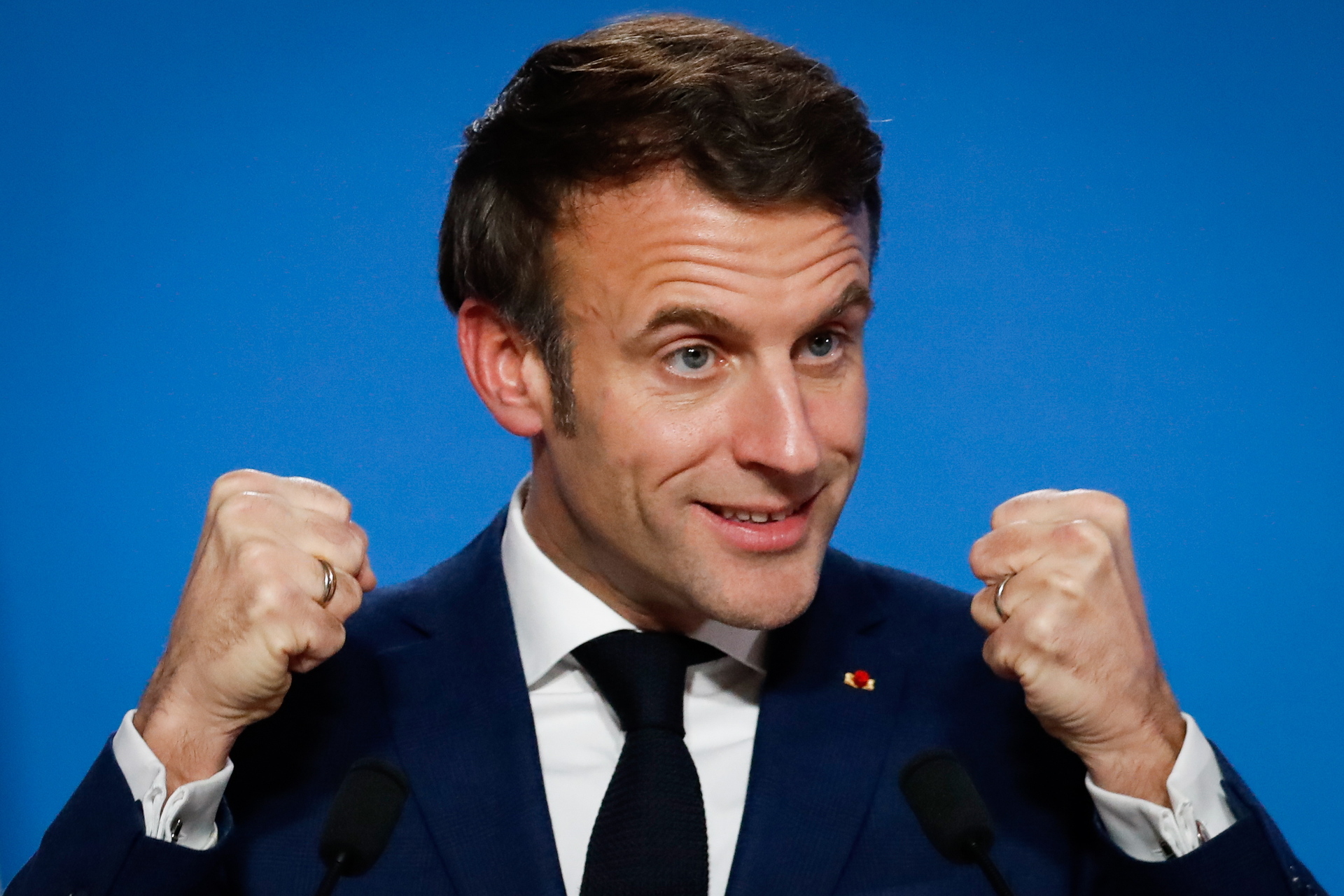Emmanuel Macron agradece a tropas francesas por su profesionalismo con Rusia