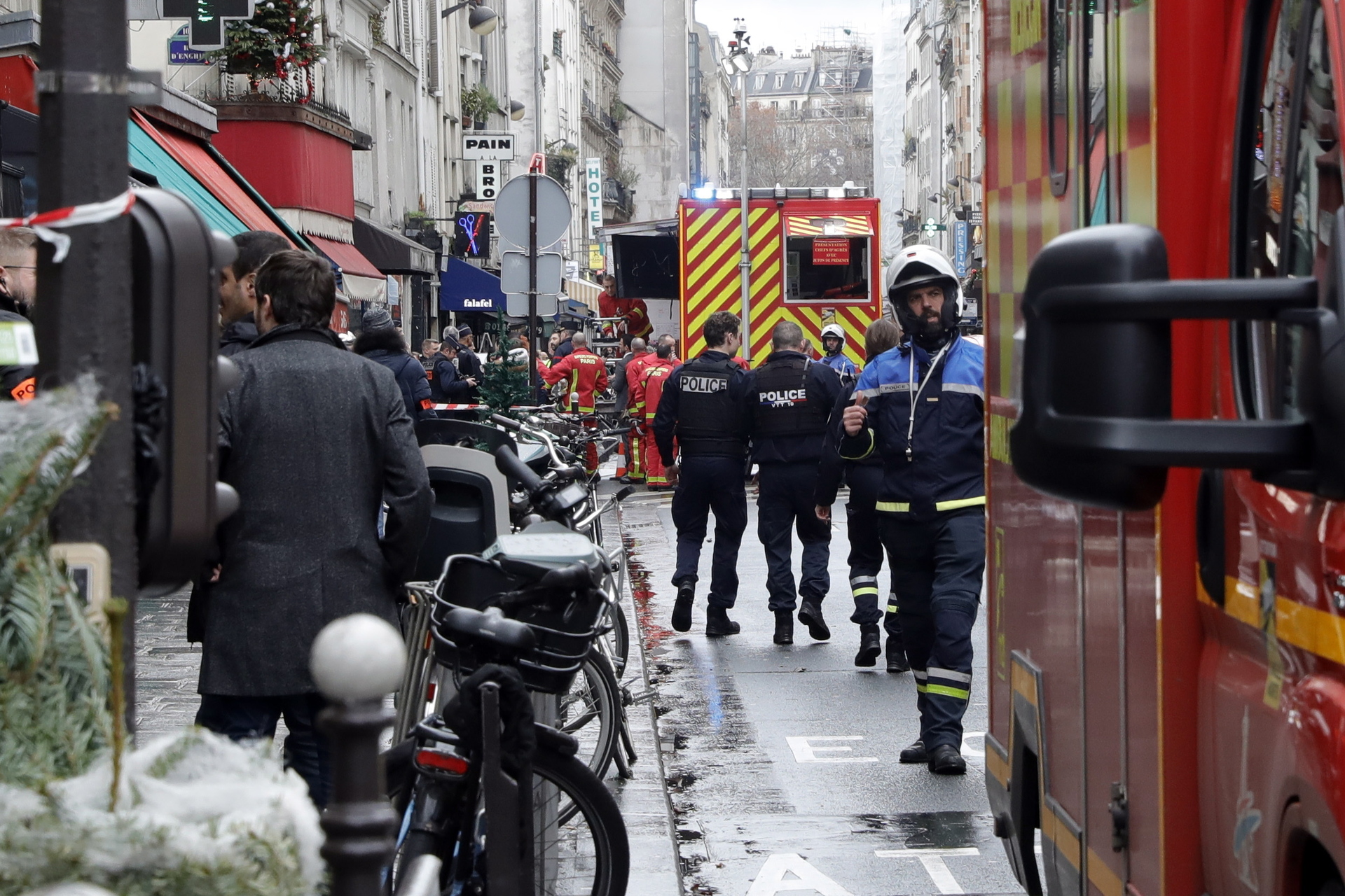 Autor del tiroteo en París admite haberlo hecho por racismo