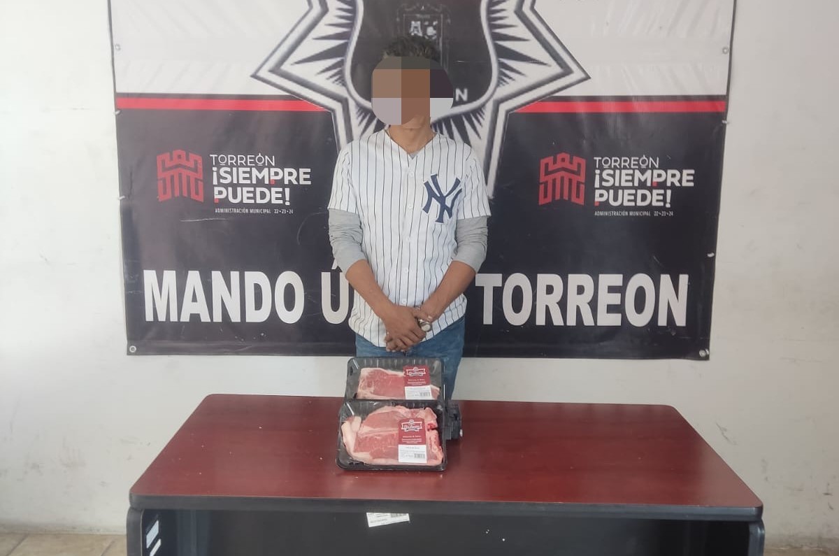 José de Jesús fue entregado a los elementos de la Policía Municipal de Torreón. (EL SIGLO DE TORREÓN)