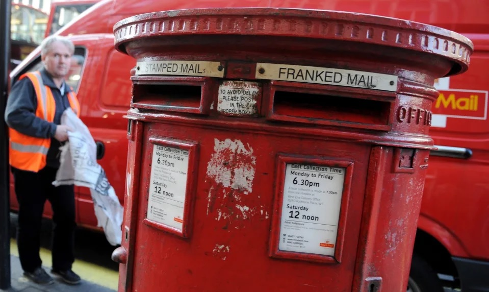 Royal Mail aseguró que está 'trabajando duro' para intentar solventar un problema que ha paralizado las cartas y paquetes que salen desde el Reino Unido hacia el extranjero.