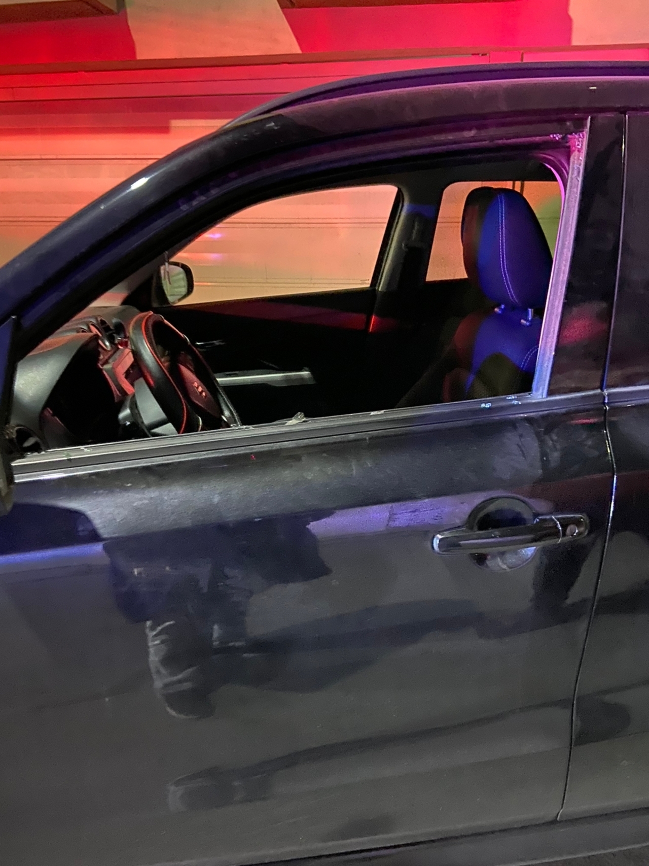 Esta semana los delincuentes rompieron vidrios de vehículos al intentar robarlos en colonia de Saltillo.