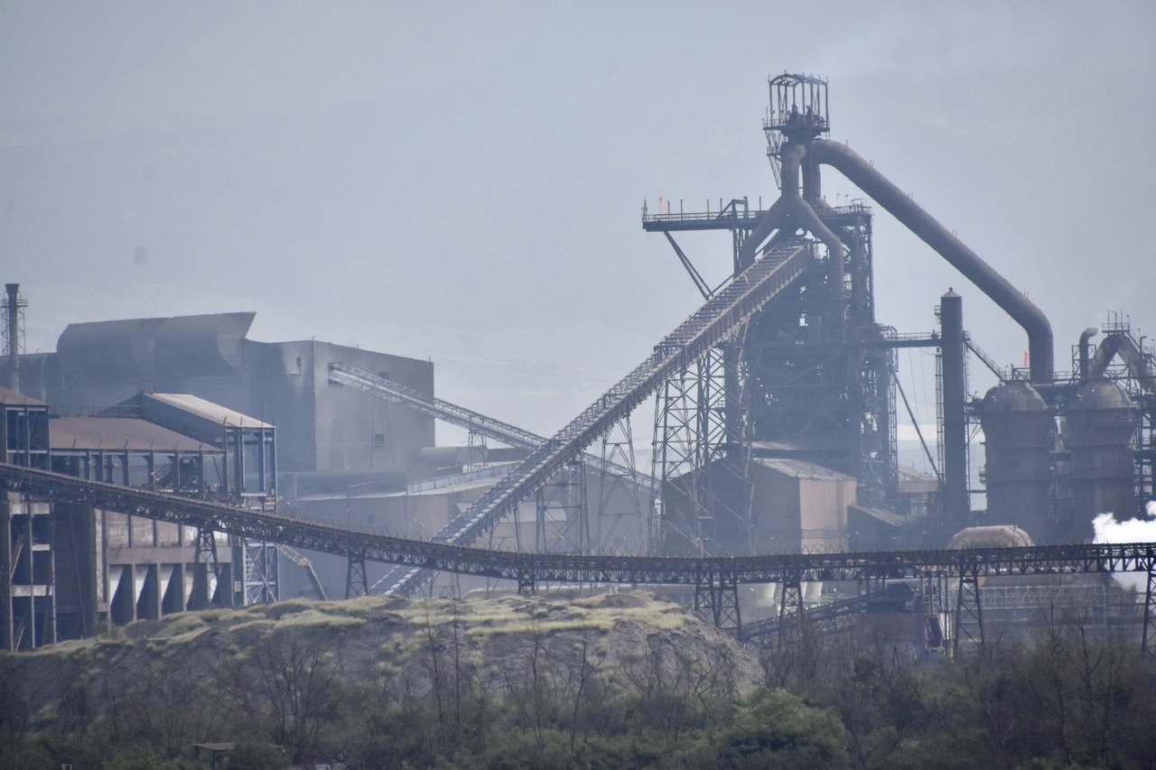 La siderúrgica de Monclova tiene casi un mes totalmente paralizada y sin producción, lo que dificulta su recuperación económica.